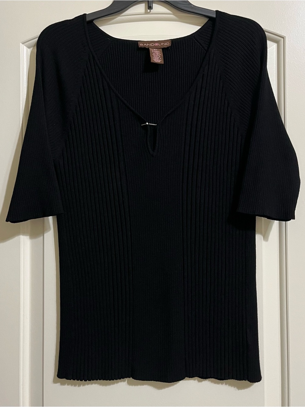 Bandolino Black Ribbed V-Neck Sweater With Chrome Tie Bar At V-Neck Size XL